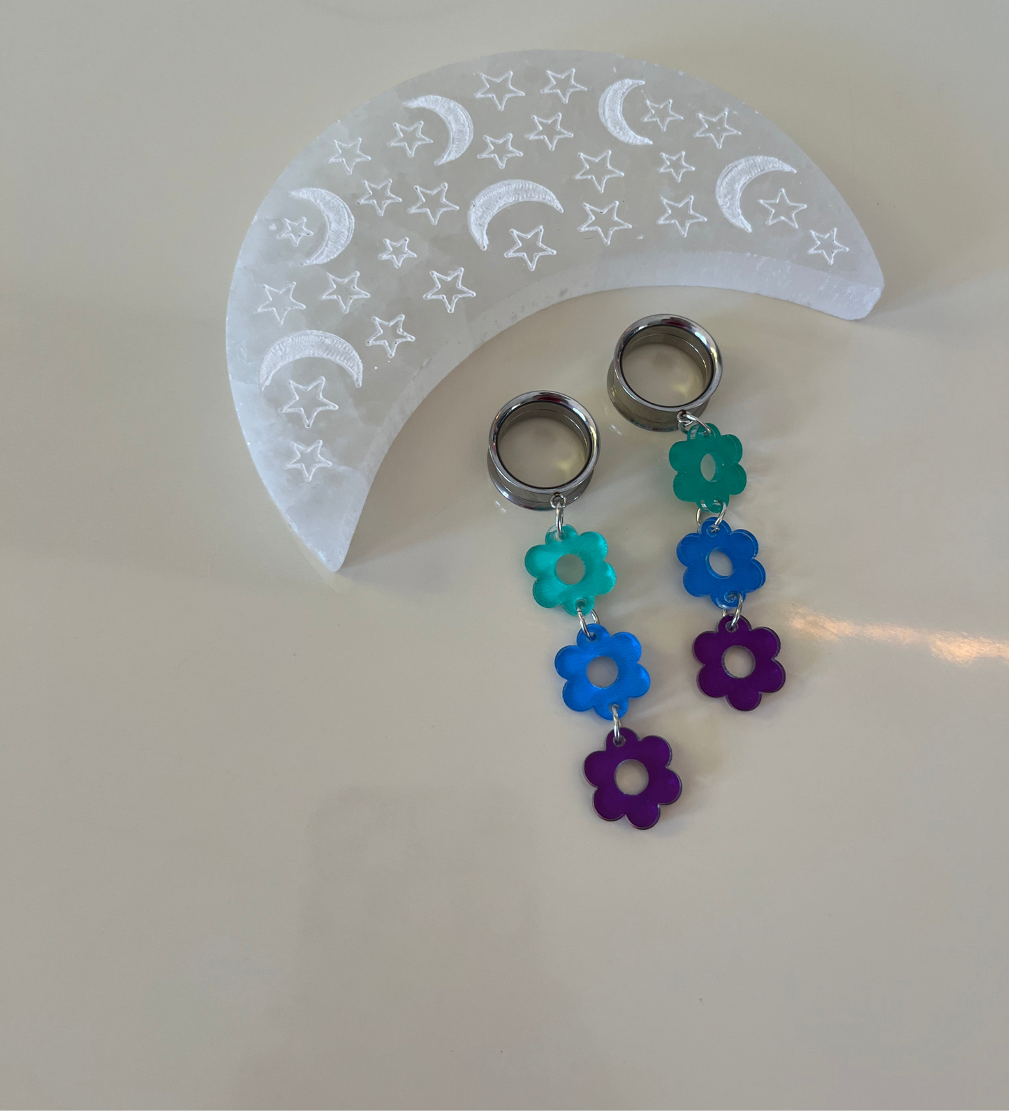 Cool Daisy Dangle Plugs