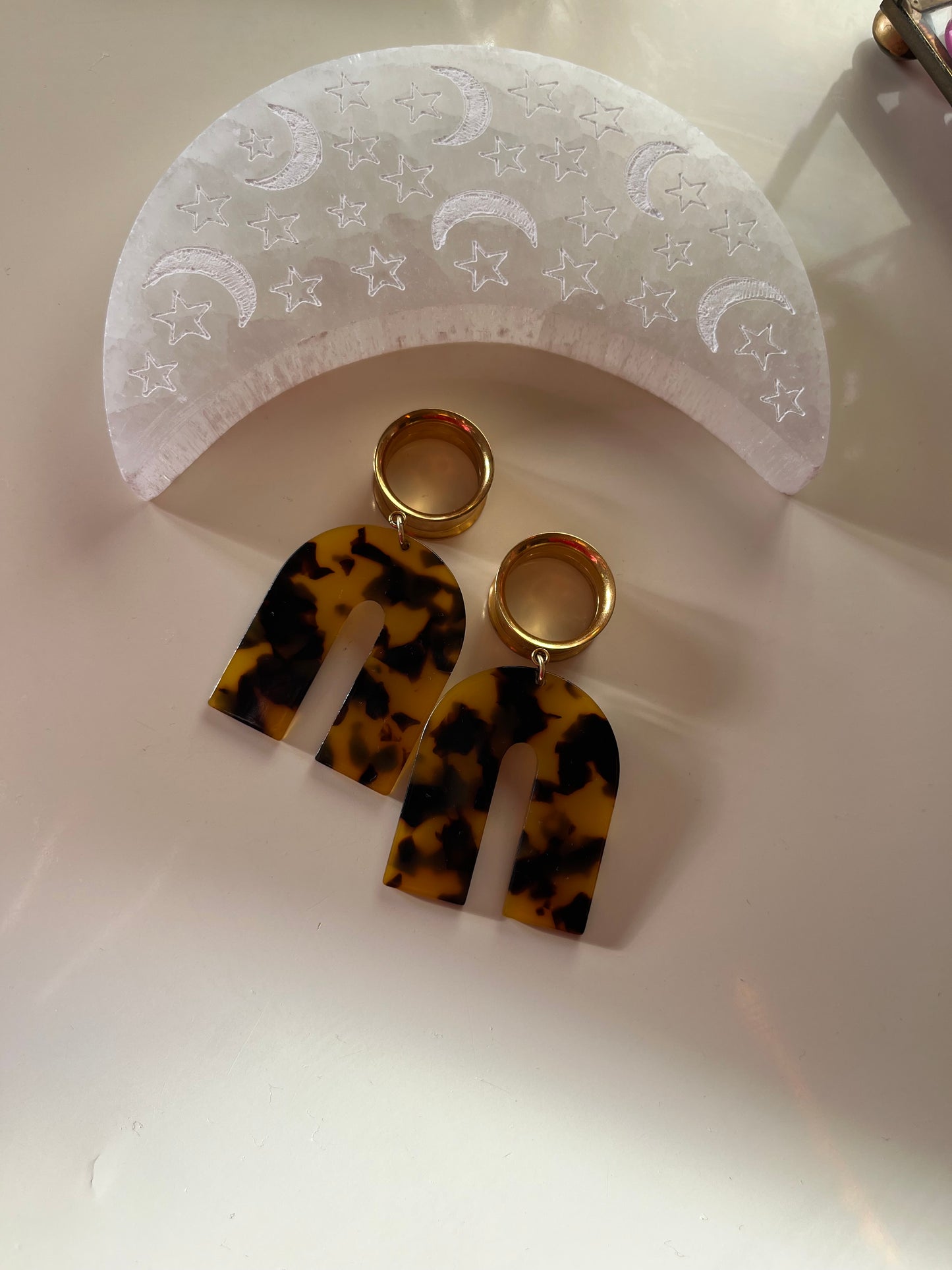 Tortoise Arch Dangle Plugs