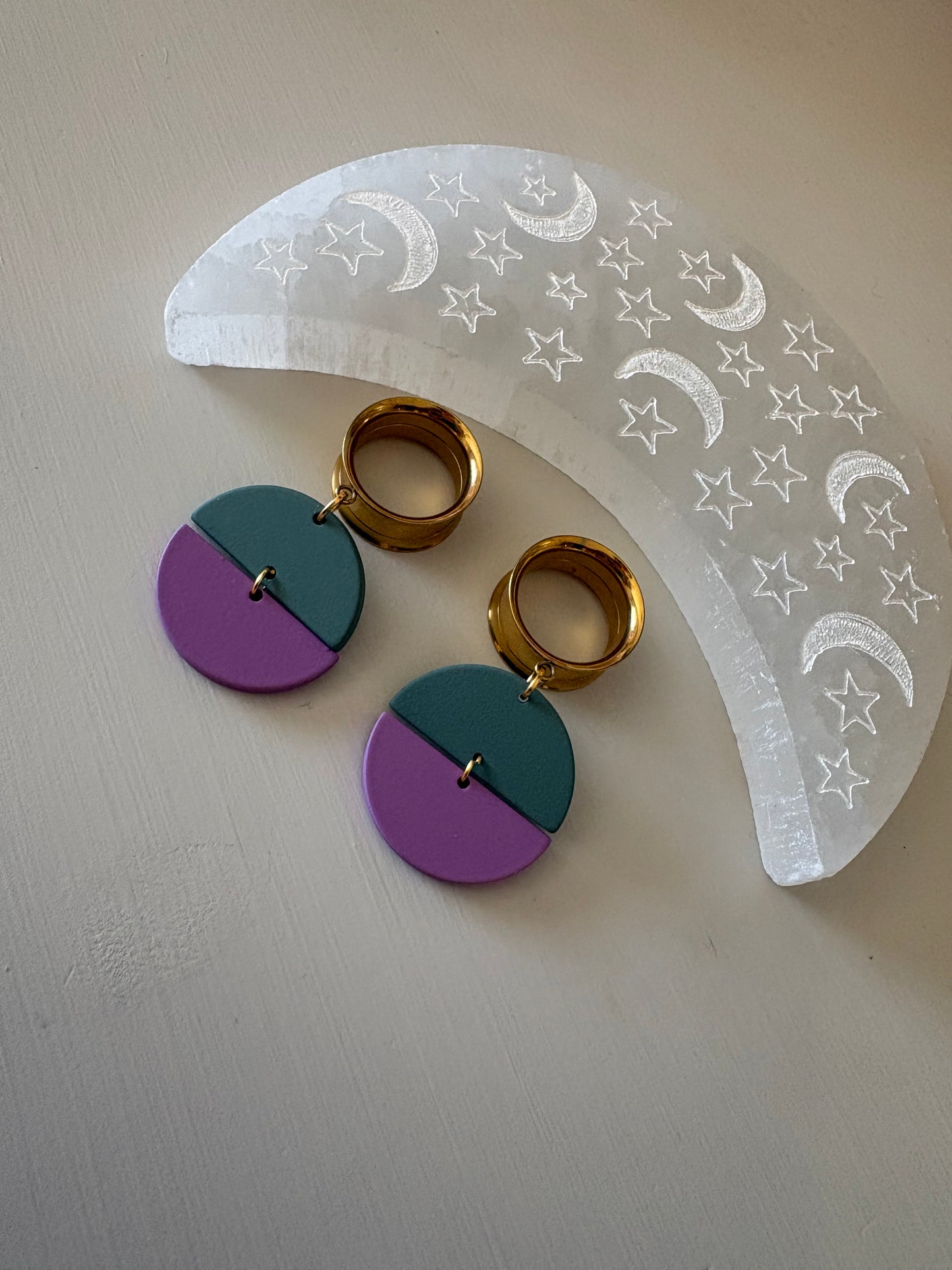 Two-Faced Dangle Plugs